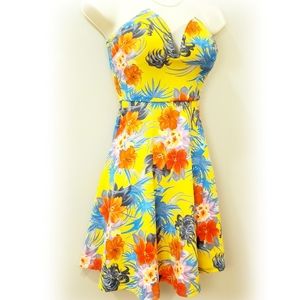 SKATER STYLE STRAPLESS MINI DRESS